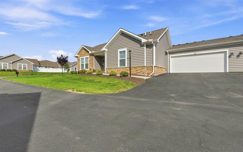 125 Village LANE, Finleyville, 15332, 2 Bedroom Bedrooms, 7 Room Rooms,2 BathroomBathrooms,Residential,For Sale,Village,1773572