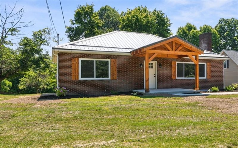 4533 Ridgeview Dr, Greensburg, 15601, 4 Bedroom Bedrooms, 10 Room Rooms,2 BathroomBathrooms,Residential,For Sale,Ridgeview Dr,1769464