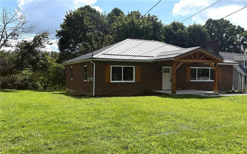 4533 Ridgeview Dr, Greensburg, 15601, 4 Bedroom Bedrooms, 10 Room Rooms,2 BathroomBathrooms,Residential,For Sale,Ridgeview Dr,1769464