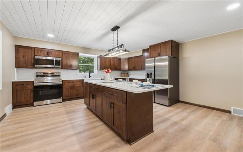 4533 Ridgeview Dr, Greensburg, 15601, 4 Bedroom Bedrooms, 10 Room Rooms,2 BathroomBathrooms,Residential,For Sale,Ridgeview Dr,1769464