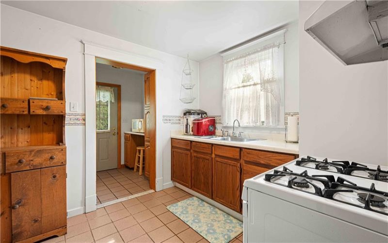 106 Arnold Ave, Houston, 15342, 3 Bedroom Bedrooms, 9 Room Rooms,1.1 BathroomBathrooms,Residential,For Sale,Arnold Ave,1773161