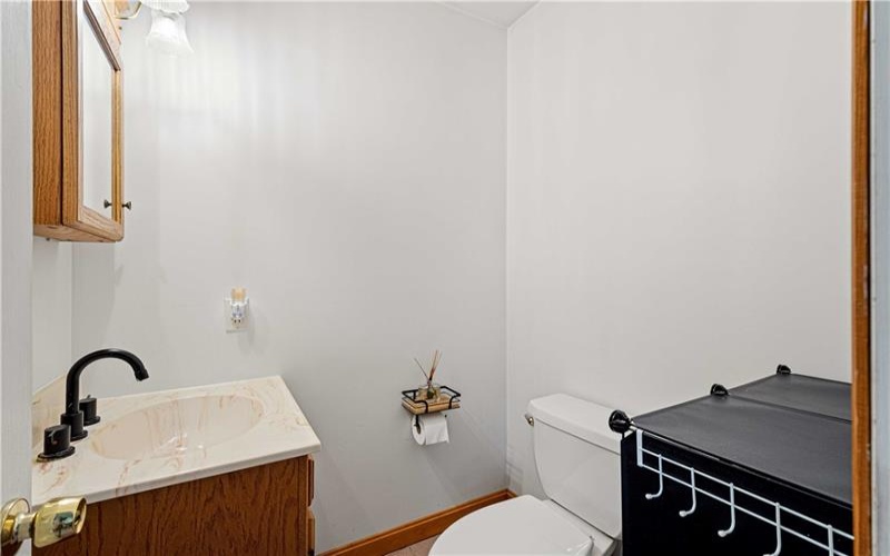 106 Arnold Ave, Houston, 15342, 3 Bedroom Bedrooms, 9 Room Rooms,1.1 BathroomBathrooms,Residential,For Sale,Arnold Ave,1773161