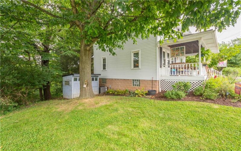 106 Arnold Ave, Houston, 15342, 3 Bedroom Bedrooms, 9 Room Rooms,1.1 BathroomBathrooms,Residential,For Sale,Arnold Ave,1773161