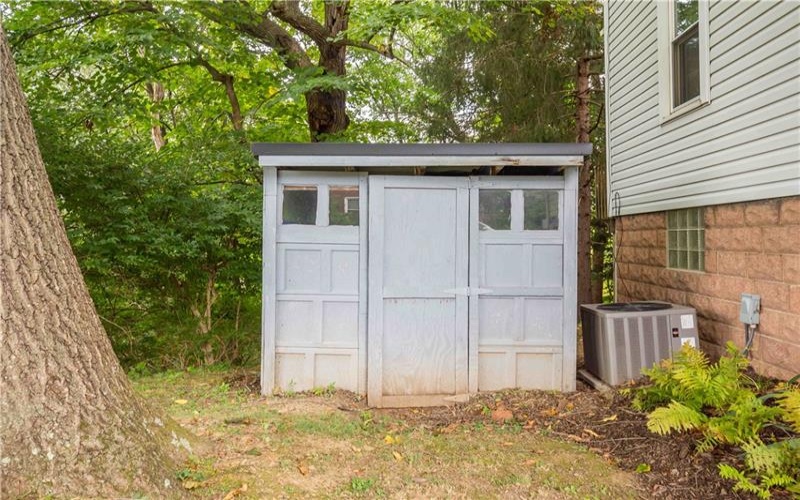 106 Arnold Ave, Houston, 15342, 3 Bedroom Bedrooms, 9 Room Rooms,1.1 BathroomBathrooms,Residential,For Sale,Arnold Ave,1773161