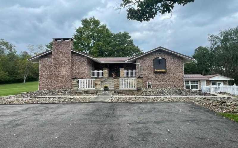 581 TIPPECANOE RD, Smock, 15480, 3 Bedroom Bedrooms, 11 Room Rooms,2 BathroomBathrooms,Residential,For Sale,TIPPECANOE RD,1773455