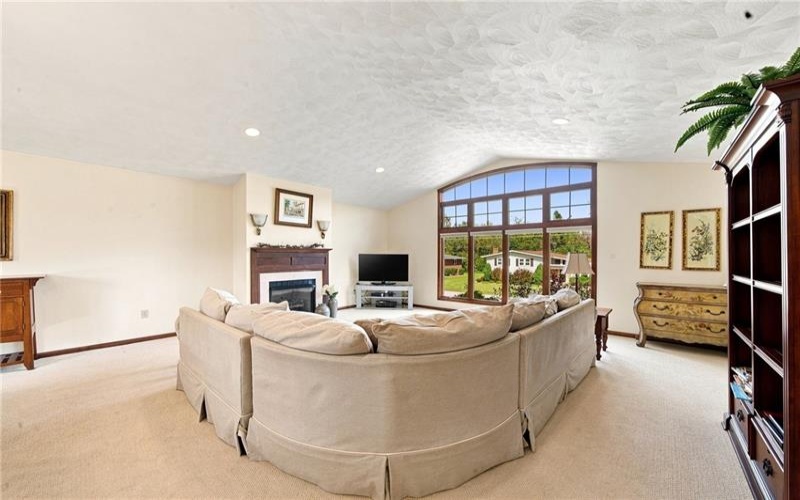338 Evergreen Dr, Mt Pleasant, 15666, 3 Bedroom Bedrooms, ,2 BathroomBathrooms,Residential,For Sale,Evergreen Dr,1773548