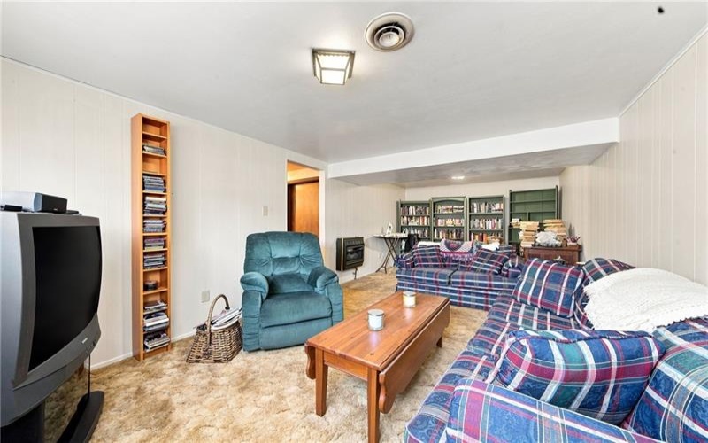 338 Evergreen Dr, Mt Pleasant, 15666, 3 Bedroom Bedrooms, ,2 BathroomBathrooms,Residential,For Sale,Evergreen Dr,1773548