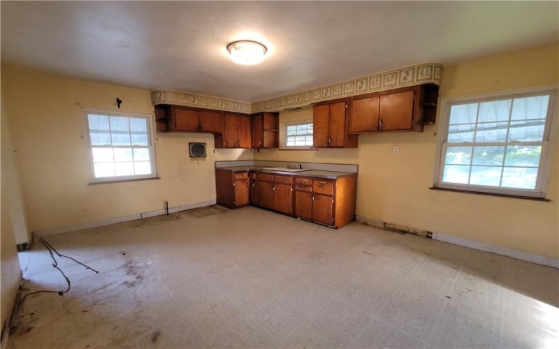 2634 Chambers St, Lower Burrell, 15068, 3 Bedroom Bedrooms, 8 Room Rooms,1 BathroomBathrooms,Residential,For Sale,Chambers St,1773596