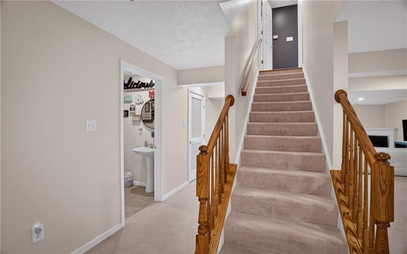 2007 Overlook Ct, Canonsburg, 15317, 3 Bedroom Bedrooms, 10 Room Rooms,2.2 BathroomBathrooms,Residential,For Sale,Overlook Ct,1773610