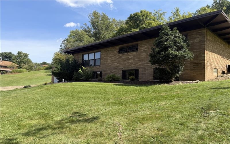 311 Whitetail Ln, Greensburg, 15601, 3 Bedroom Bedrooms, 10 Room Rooms,2 BathroomBathrooms,Residential,For Sale,Whitetail Ln,1773635
