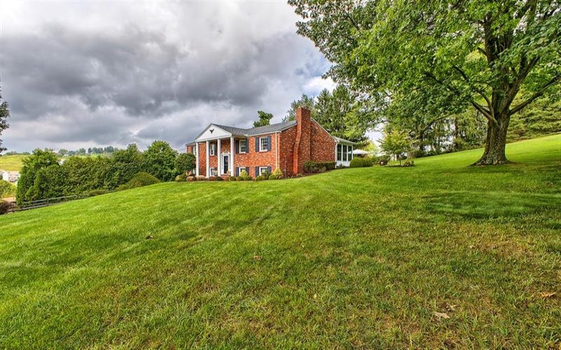 313 Patterson Lane, Rostraver Township, 15012, 3 Bedroom Bedrooms, 9 Room Rooms,1.1 BathroomBathrooms,Residential,For Sale,Patterson Lane,1773682
