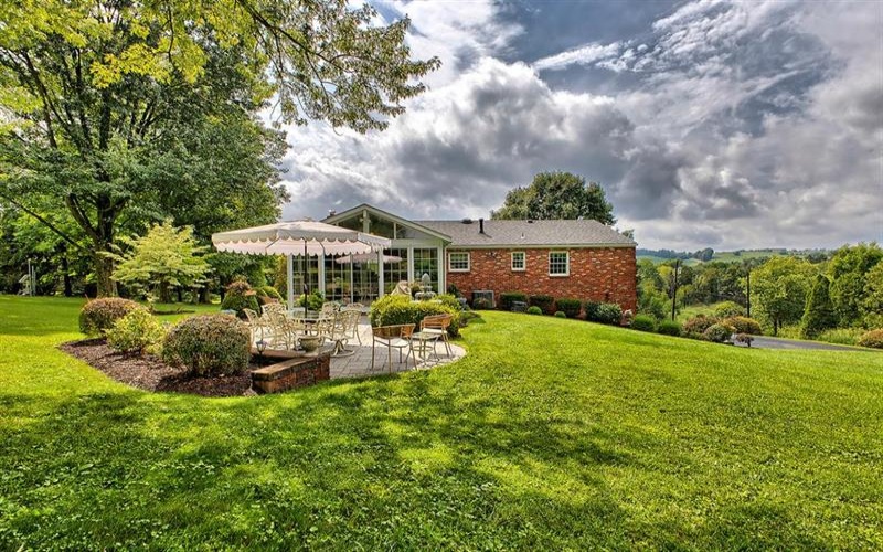 313 Patterson Lane, Rostraver Township, 15012, 3 Bedroom Bedrooms, 9 Room Rooms,1.1 BathroomBathrooms,Residential,For Sale,Patterson Lane,1773682