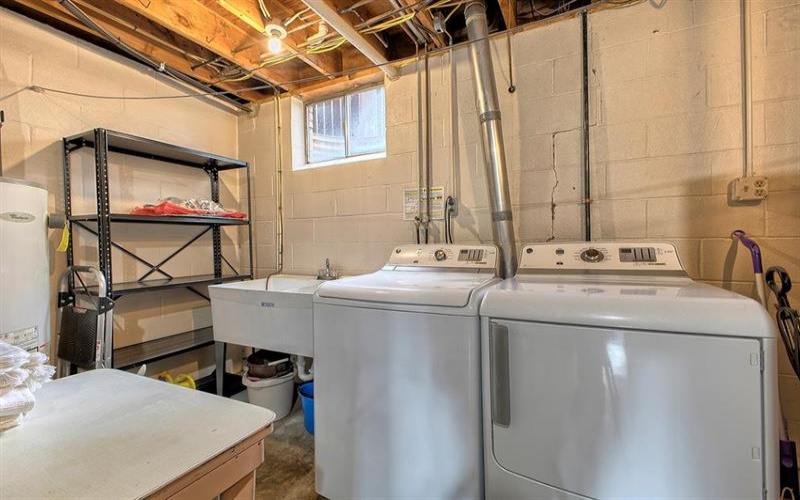 313 Patterson Lane, Rostraver Township, 15012, 3 Bedroom Bedrooms, 9 Room Rooms,1.1 BathroomBathrooms,Residential,For Sale,Patterson Lane,1773682