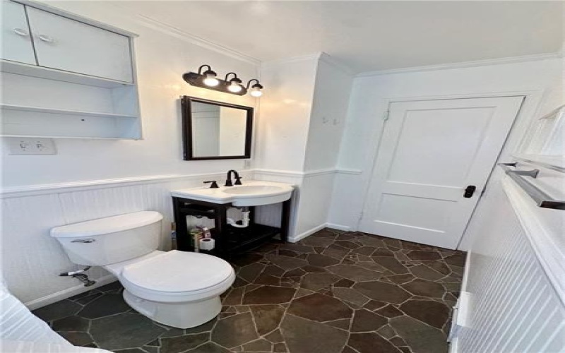 606 5th St, Youngwood, 15697, 4 Bedroom Bedrooms, 8 Room Rooms,1.1 BathroomBathrooms,Residential,For Sale,5th St,1773687