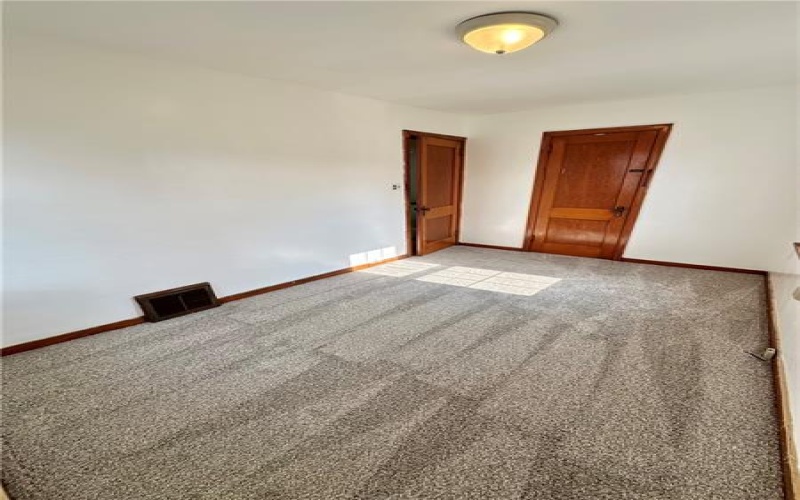 606 5th St, Youngwood, 15697, 4 Bedroom Bedrooms, 8 Room Rooms,1.1 BathroomBathrooms,Residential,For Sale,5th St,1773687
