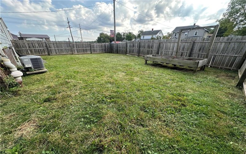 606 5th St, Youngwood, 15697, 4 Bedroom Bedrooms, 8 Room Rooms,1.1 BathroomBathrooms,Residential,For Sale,5th St,1773687
