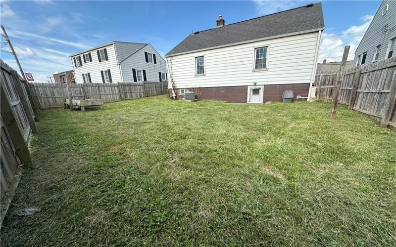 606 5th St, Youngwood, 15697, 4 Bedroom Bedrooms, 8 Room Rooms,1.1 BathroomBathrooms,Residential,For Sale,5th St,1773687