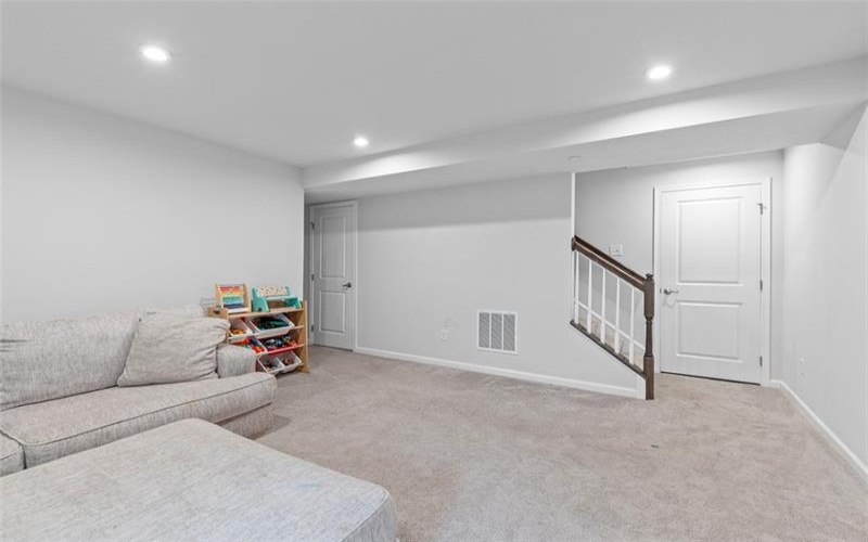4001 Saint Andrews Ct, Jeannette, 15644, 3 Bedroom Bedrooms, 8 Room Rooms,2.1 BathroomBathrooms,Residential,For Sale,Saint Andrews Ct,1773700