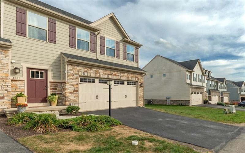 4001 Saint Andrews Ct, Jeannette, 15644, 3 Bedroom Bedrooms, 8 Room Rooms,2.1 BathroomBathrooms,Residential,For Sale,Saint Andrews Ct,1773700