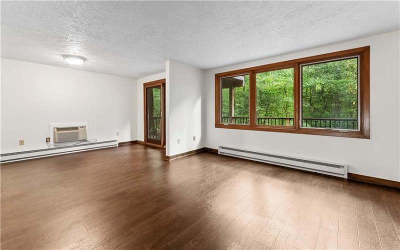 531-533 Laurel Pond, Farmington, 15437, 3 Bedroom Bedrooms, 7 Room Rooms,3 BathroomBathrooms,Residential,For Sale,Laurel Pond,1773748
