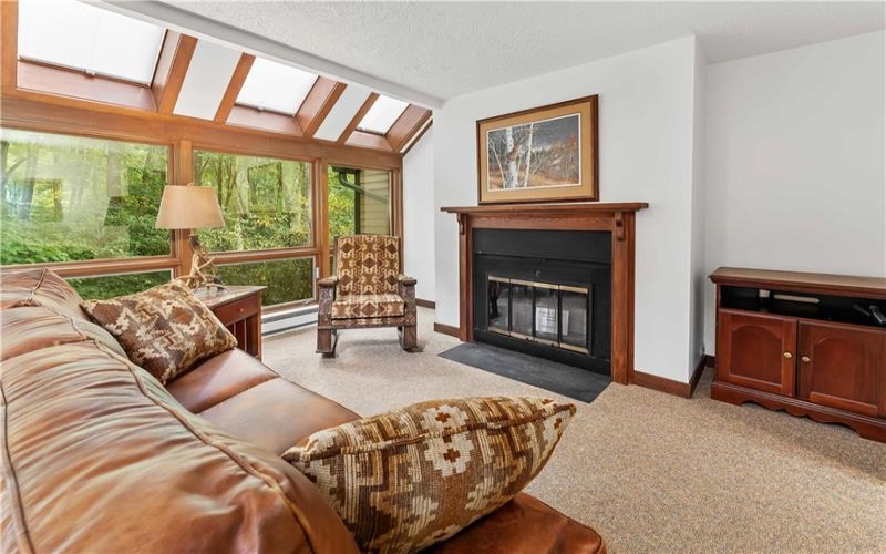 531-533 Laurel Pond, Farmington, 15437, 3 Bedroom Bedrooms, 7 Room Rooms,3 BathroomBathrooms,Residential,For Sale,Laurel Pond,1773748