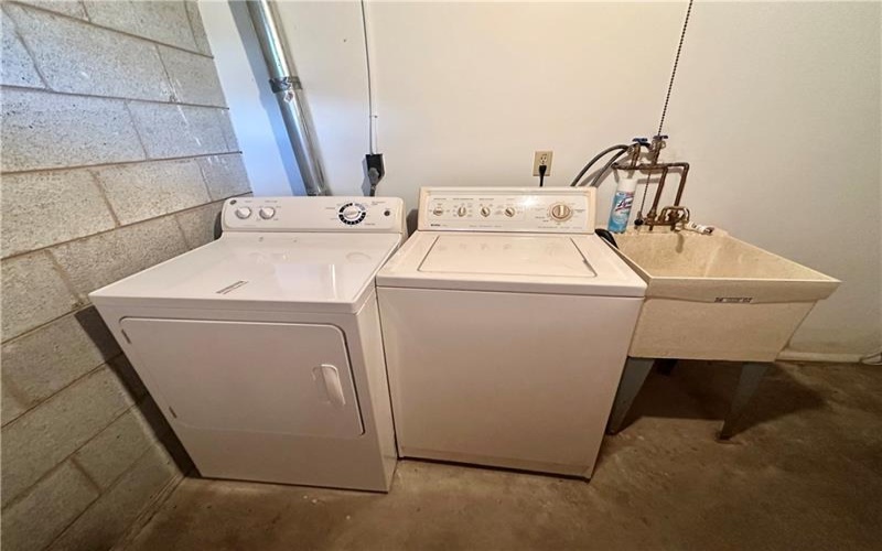 1056 Cranston Dr, Greensburg, 15601, 2 Bedroom Bedrooms, 5 Room Rooms,1.1 BathroomBathrooms,Residential,For Sale,Cranston Dr,1773751