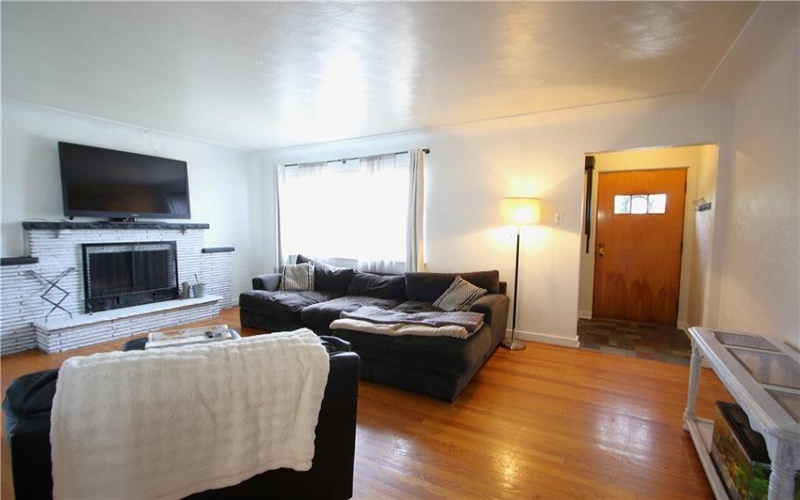 126 Third Ave, New Eagle, 15067, 2 Bedroom Bedrooms, 10 Room Rooms,2 BathroomBathrooms,Residential,For Sale,Third Ave,1773729