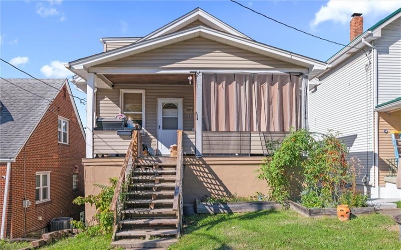 1909 Woodmont Avenue, New Kensington, 15068, 4 Bedroom Bedrooms, 10 Room Rooms,2 BathroomBathrooms,Residential,For Sale,Woodmont Avenue,1773766