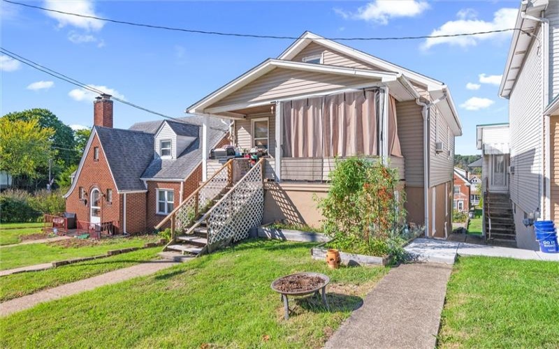 1909 Woodmont Avenue, New Kensington, 15068, 4 Bedroom Bedrooms, 10 Room Rooms,2 BathroomBathrooms,Residential,For Sale,Woodmont Avenue,1773766