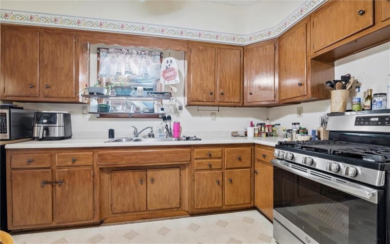 1909 Woodmont Avenue, New Kensington, 15068, 4 Bedroom Bedrooms, 10 Room Rooms,2 BathroomBathrooms,Residential,For Sale,Woodmont Avenue,1773766