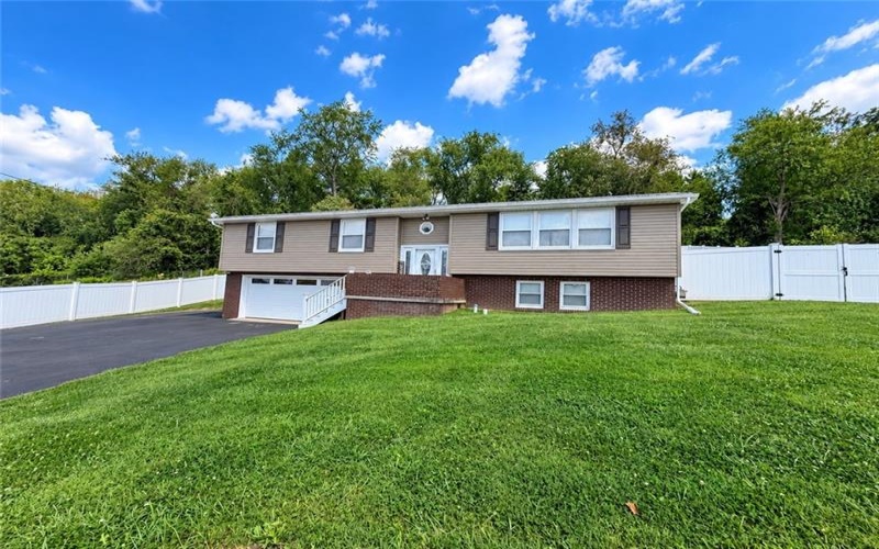 7449 National Pike, Uniontown, 15401, 3 Bedroom Bedrooms, 8 Room Rooms,3 BathroomBathrooms,Residential,For Sale,National Pike,1773830