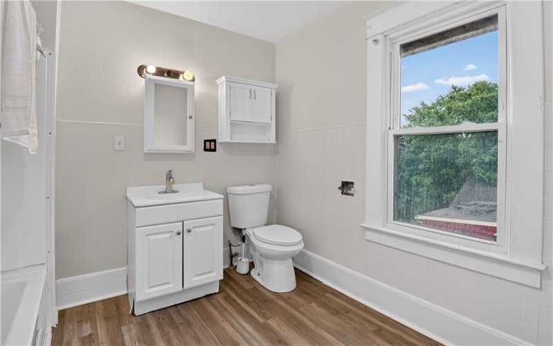 565 Broad St, Washington, 15301, 3 Bedroom Bedrooms, 7 Room Rooms,2 BathroomBathrooms,Residential,For Sale,Broad St,1773942