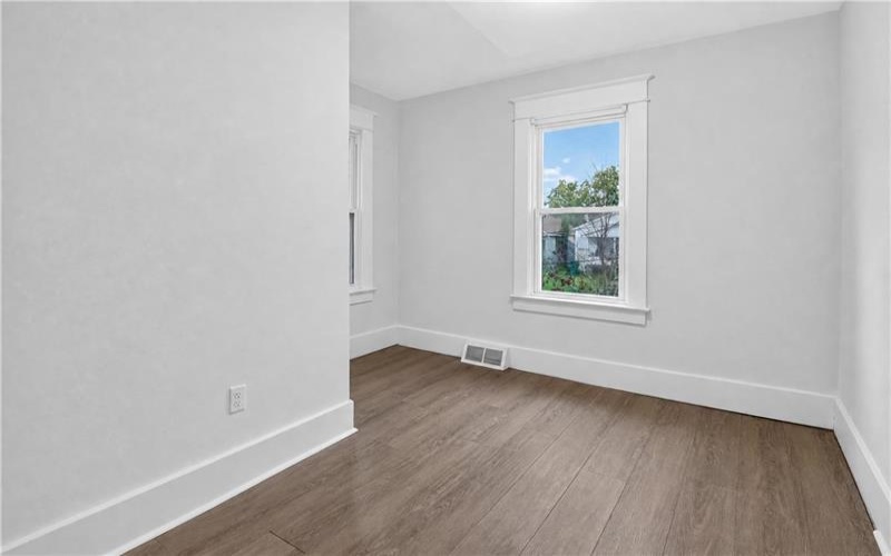 565 Broad St, Washington, 15301, 3 Bedroom Bedrooms, 7 Room Rooms,2 BathroomBathrooms,Residential,For Sale,Broad St,1773942