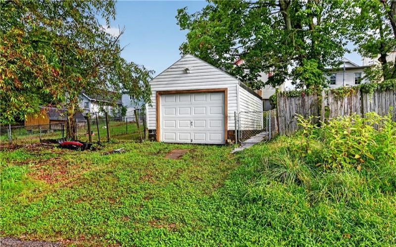 565 Broad St, Washington, 15301, 3 Bedroom Bedrooms, 7 Room Rooms,2 BathroomBathrooms,Residential,For Sale,Broad St,1773942
