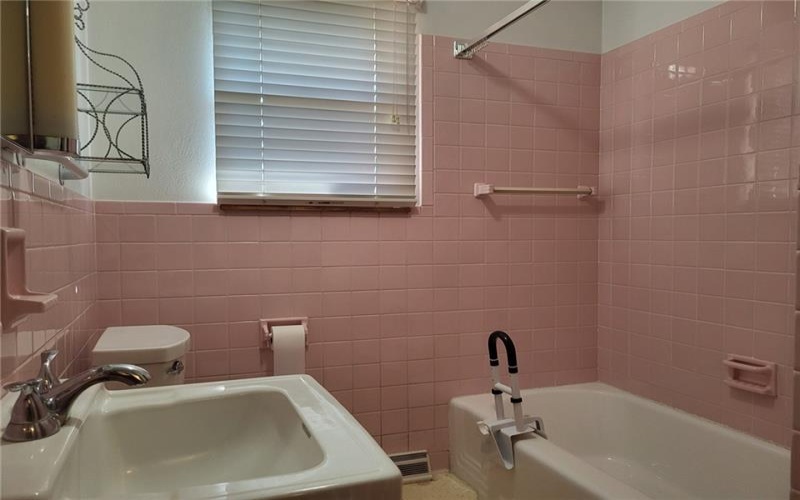 18 Joanne Dr, Latrobe, 15650, 3 Bedroom Bedrooms, 6 Room Rooms,1 BathroomBathrooms,Residential,For Sale,Joanne Dr,1773151