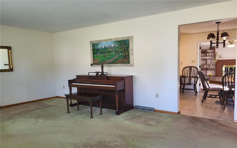 18 Joanne Dr, Latrobe, 15650, 3 Bedroom Bedrooms, 6 Room Rooms,1 BathroomBathrooms,Residential,For Sale,Joanne Dr,1773151