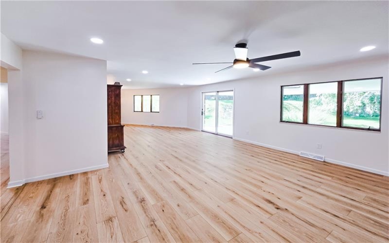 350 Country Club Rd, Washington, 15301, 4 Bedroom Bedrooms, 9 Room Rooms,3 BathroomBathrooms,Residential,For Sale,Country Club Rd,1774018