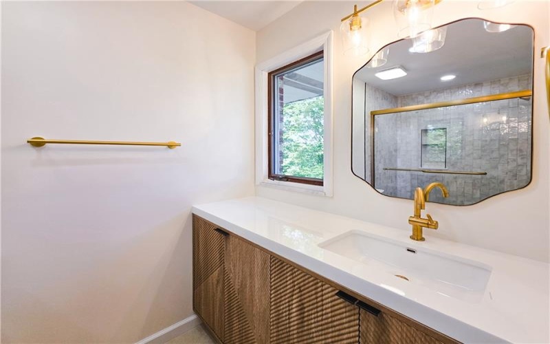 350 Country Club Rd, Washington, 15301, 4 Bedroom Bedrooms, 9 Room Rooms,3 BathroomBathrooms,Residential,For Sale,Country Club Rd,1774018