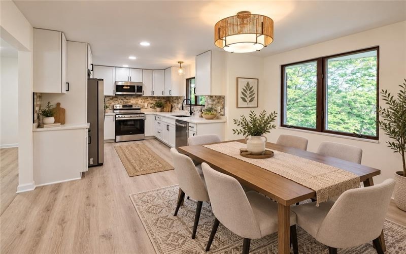 350 Country Club Rd, Washington, 15301, 4 Bedroom Bedrooms, 9 Room Rooms,3 BathroomBathrooms,Residential,For Sale,Country Club Rd,1774018