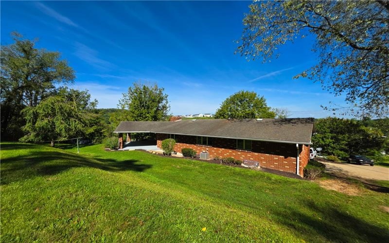 350 Country Club Rd, Washington, 15301, 4 Bedroom Bedrooms, 9 Room Rooms,3 BathroomBathrooms,Residential,For Sale,Country Club Rd,1774018