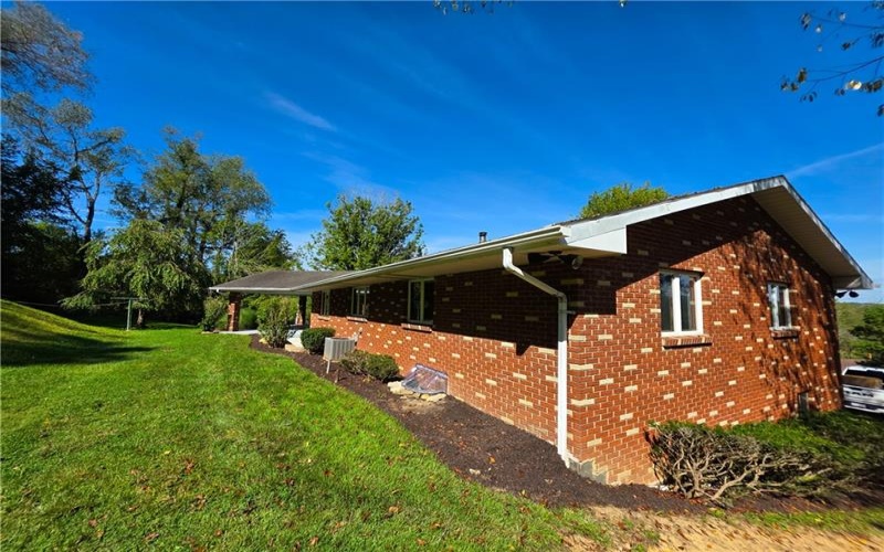 350 Country Club Rd, Washington, 15301, 4 Bedroom Bedrooms, 9 Room Rooms,3 BathroomBathrooms,Residential,For Sale,Country Club Rd,1774018