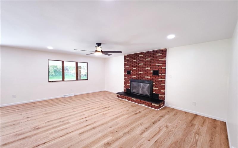 350 Country Club Rd, Washington, 15301, 4 Bedroom Bedrooms, 9 Room Rooms,3 BathroomBathrooms,Residential,For Sale,Country Club Rd,1774018