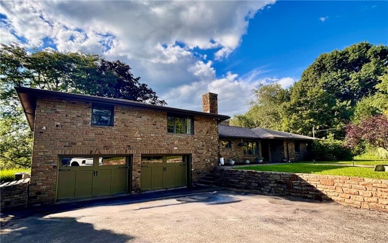 314 Redcut Lodge Rd, Latrobe, 15650, 4 Bedroom Bedrooms, 9 Room Rooms,2 BathroomBathrooms,Residential,For Sale,Redcut Lodge Rd,1770535