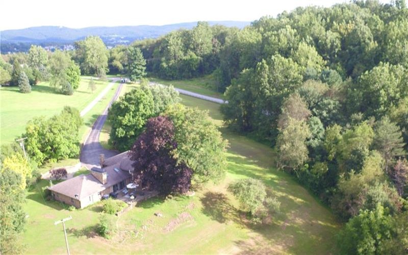 314 Redcut Lodge Rd, Latrobe, 15650, 4 Bedroom Bedrooms, 9 Room Rooms,2 BathroomBathrooms,Residential,For Sale,Redcut Lodge Rd,1770535