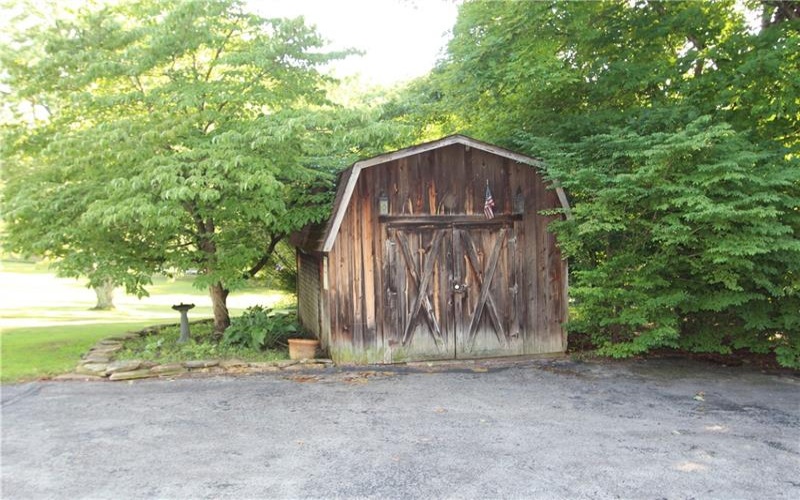 314 Redcut Lodge Rd, Latrobe, 15650, 4 Bedroom Bedrooms, 9 Room Rooms,2 BathroomBathrooms,Residential,For Sale,Redcut Lodge Rd,1770535