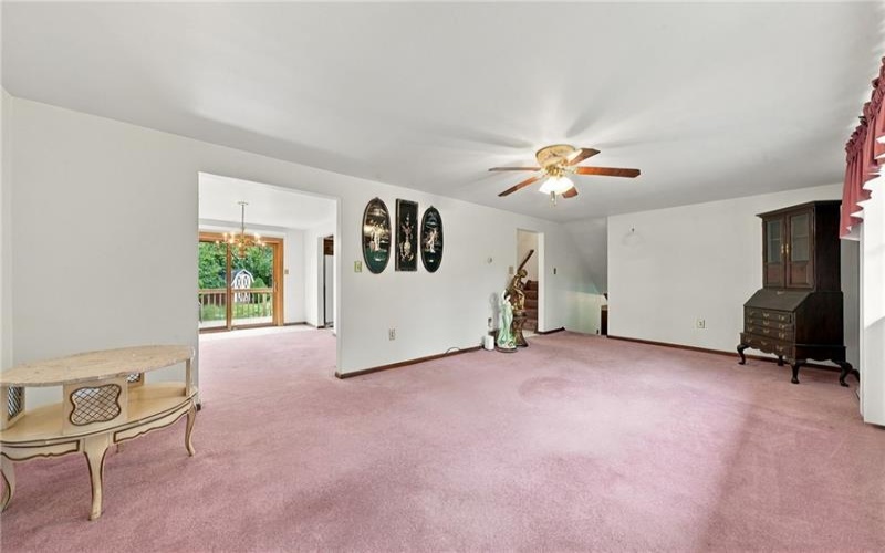 702 Woodside Dr, Jeannette, 15644, 3 Bedroom Bedrooms, 9 Room Rooms,1.1 BathroomBathrooms,Residential,For Sale,Woodside Dr,1771364