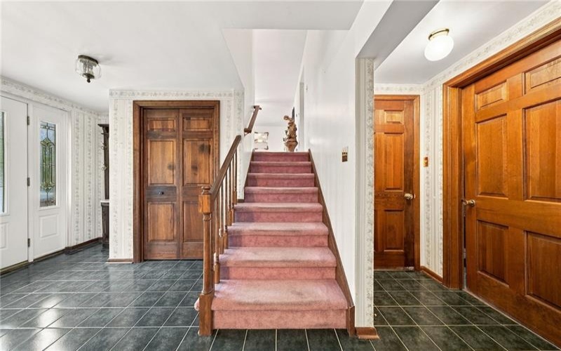 702 Woodside Dr, Jeannette, 15644, 3 Bedroom Bedrooms, 9 Room Rooms,1.1 BathroomBathrooms,Residential,For Sale,Woodside Dr,1771364