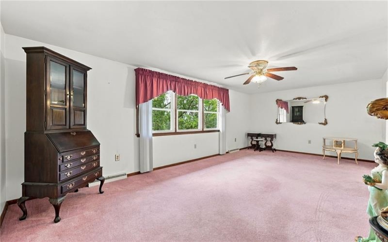702 Woodside Dr, Jeannette, 15644, 3 Bedroom Bedrooms, 9 Room Rooms,1.1 BathroomBathrooms,Residential,For Sale,Woodside Dr,1771364