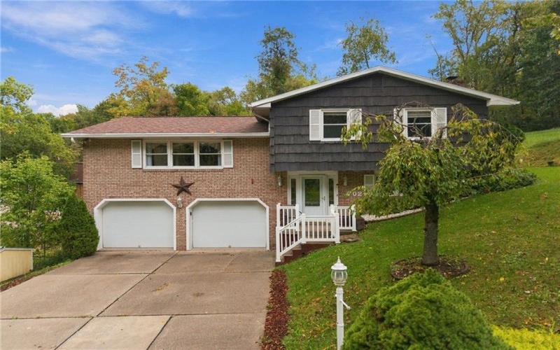 702 Woodside Dr, Jeannette, 15644, 3 Bedroom Bedrooms, 9 Room Rooms,1.1 BathroomBathrooms,Residential,For Sale,Woodside Dr,1771364