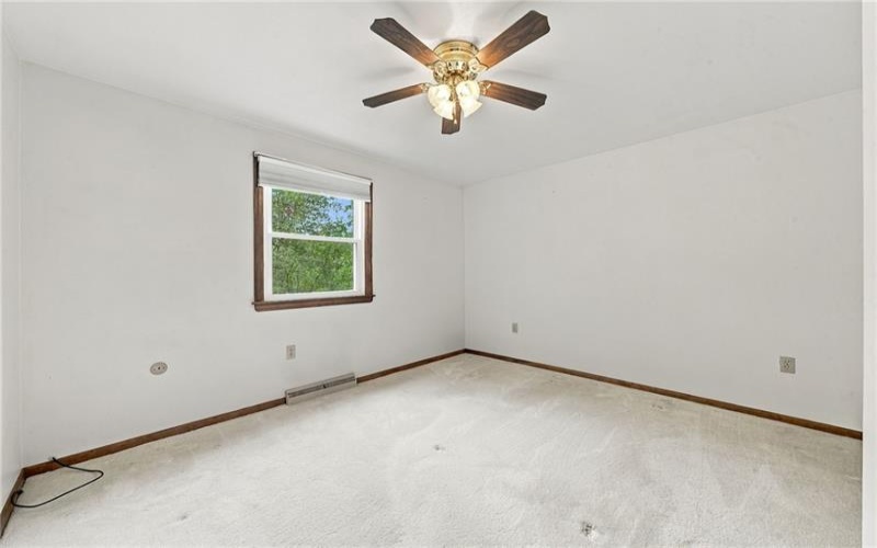 702 Woodside Dr, Jeannette, 15644, 3 Bedroom Bedrooms, 9 Room Rooms,1.1 BathroomBathrooms,Residential,For Sale,Woodside Dr,1771364